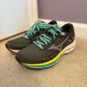 Mizuno Wave Rider 24 - size 7